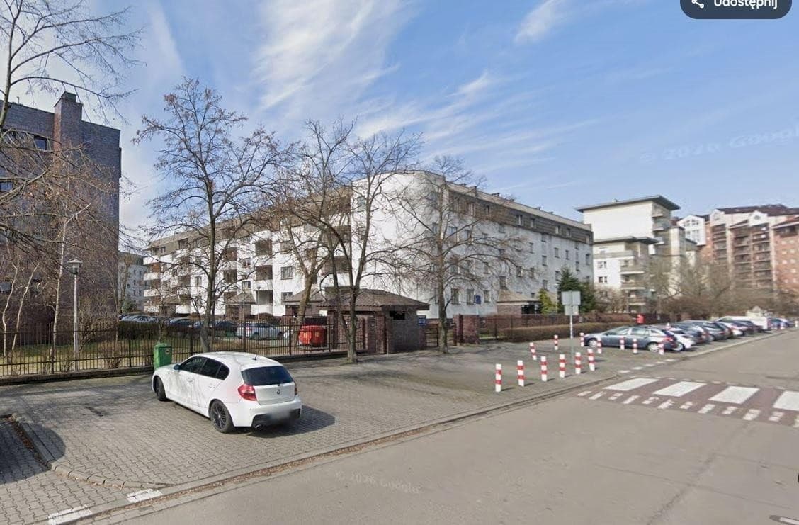 Spacious 4-room apartment with dual living areas – 1
