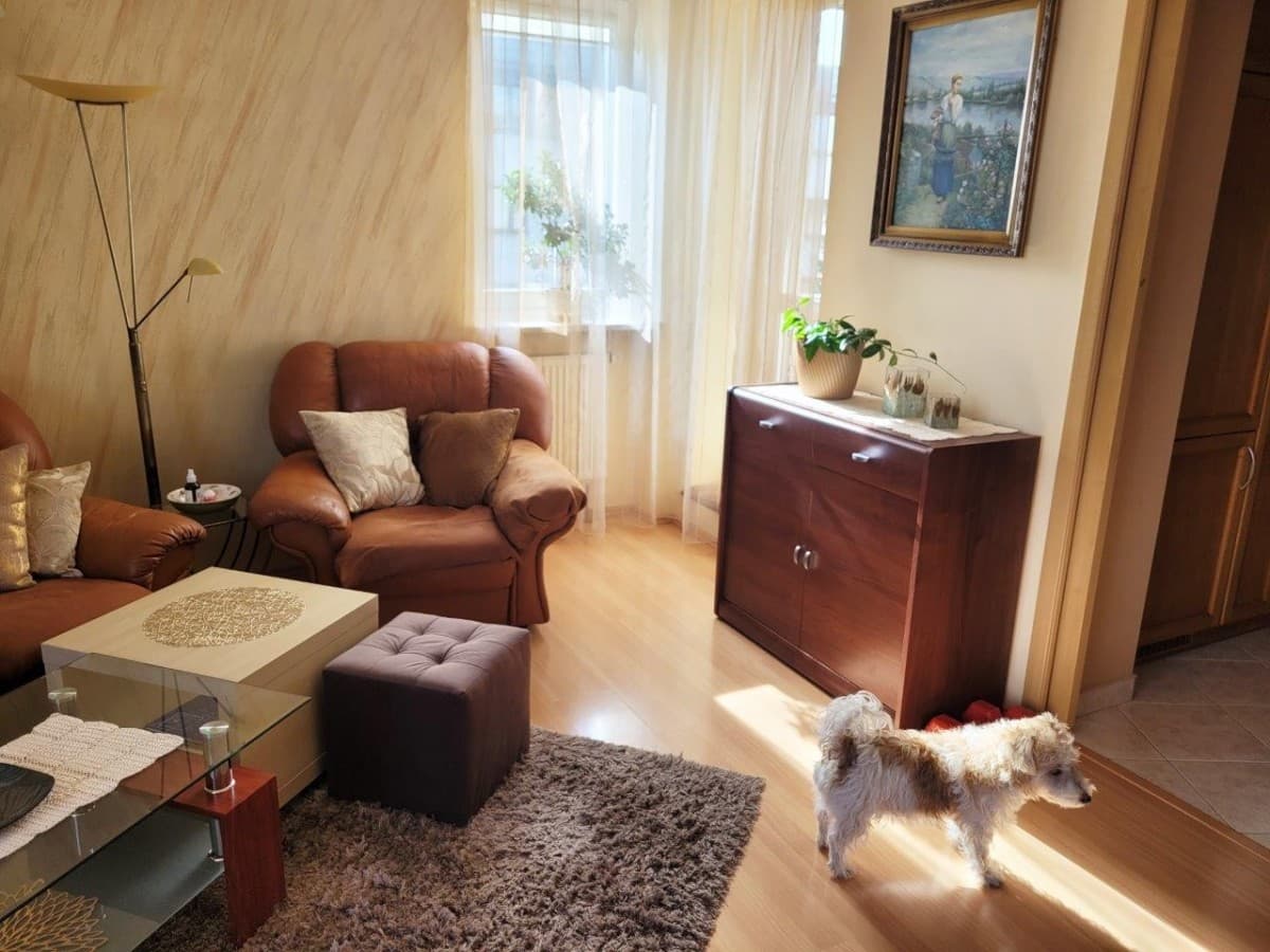 Spacious 4-room apartment with dual living areas – 4