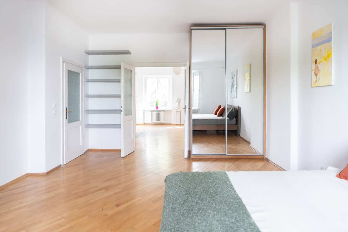 Charming 74 m² apartment in historic pre-war tenement – 10