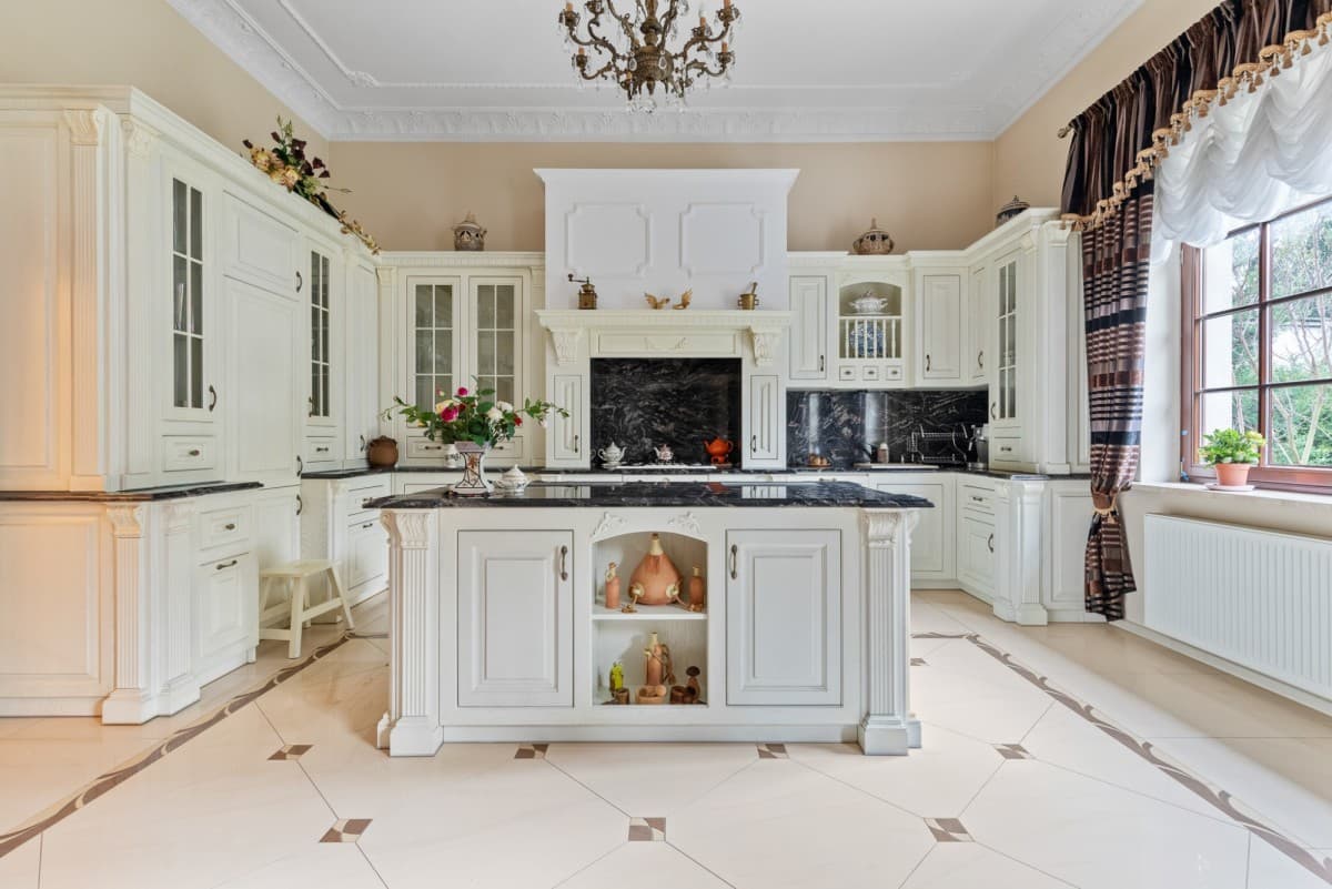 Elegant residence with guest house in Targówek – 2