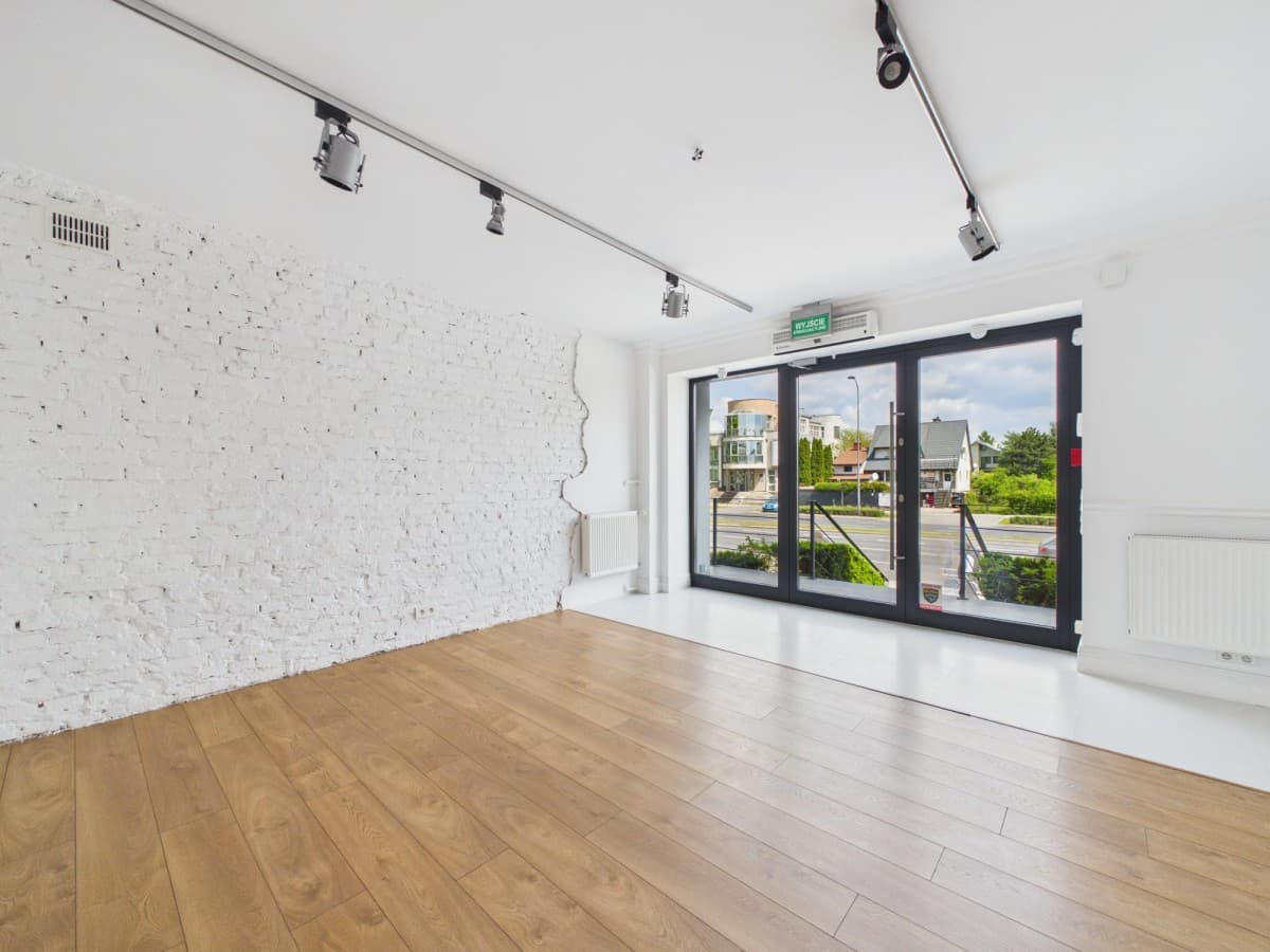 Modern office/showroom space with garden in Wilanów – 4