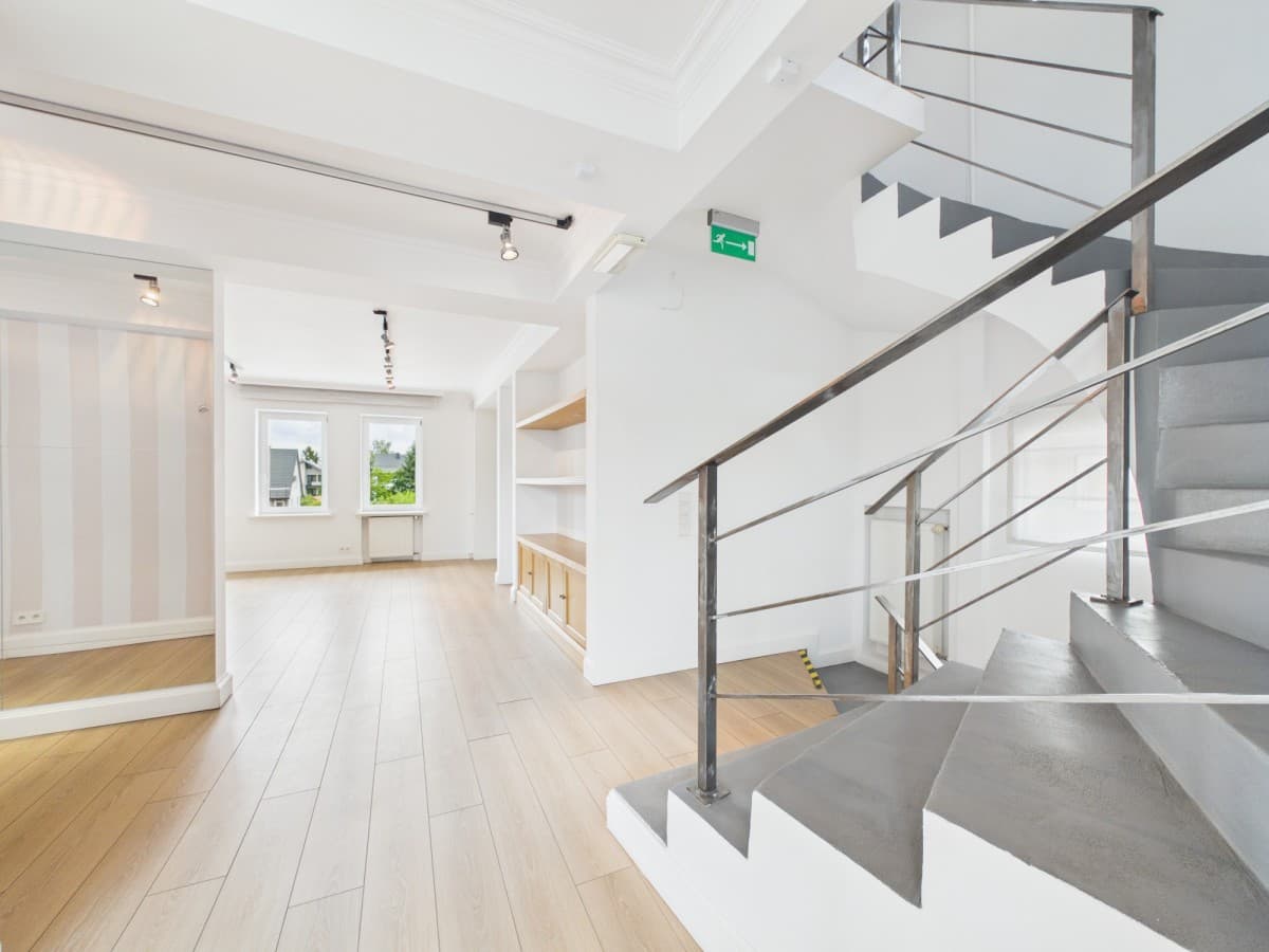 Modern office/showroom space with garden in Wilanów – 14