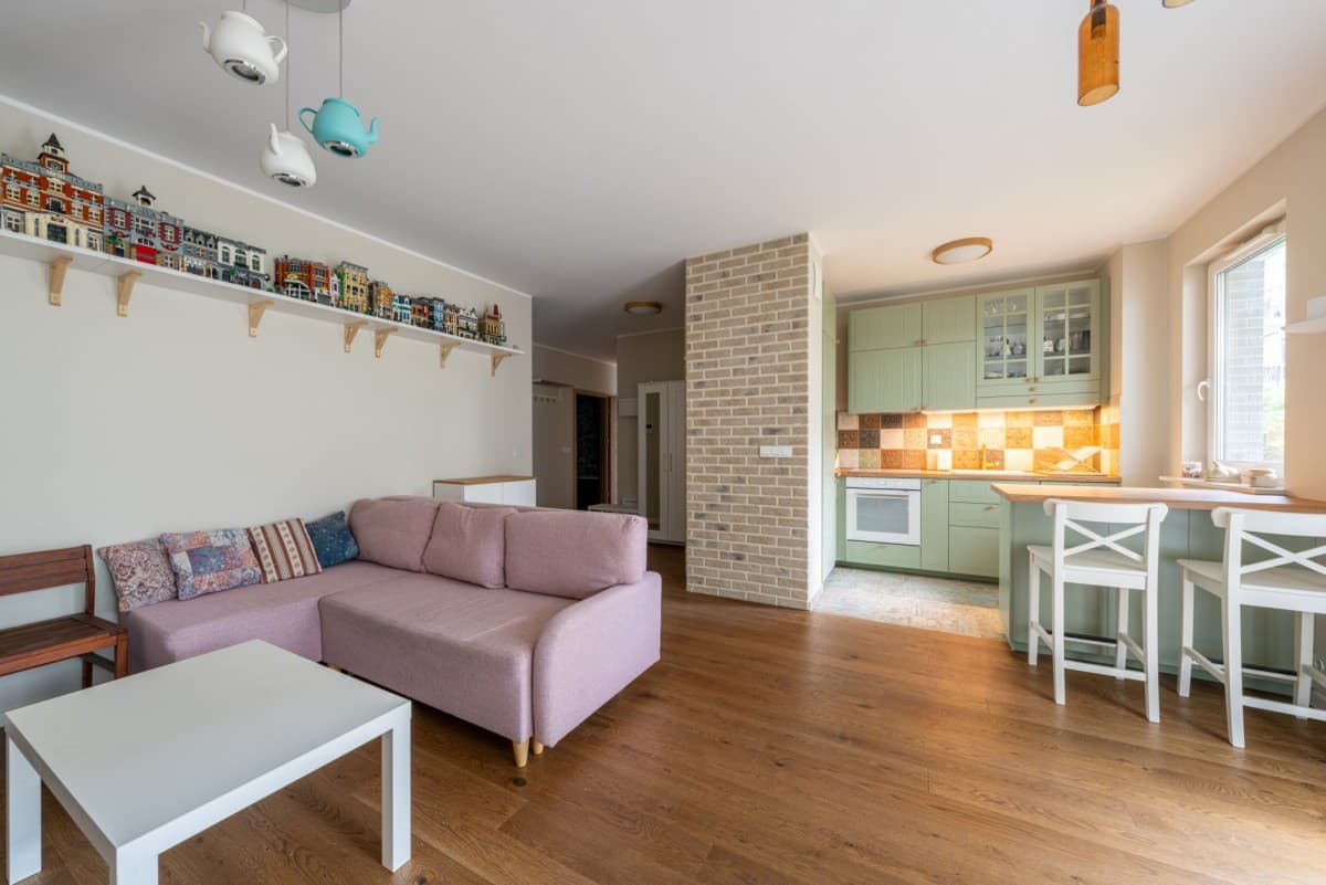 Spacious 4-room apartment with private gardens – 1