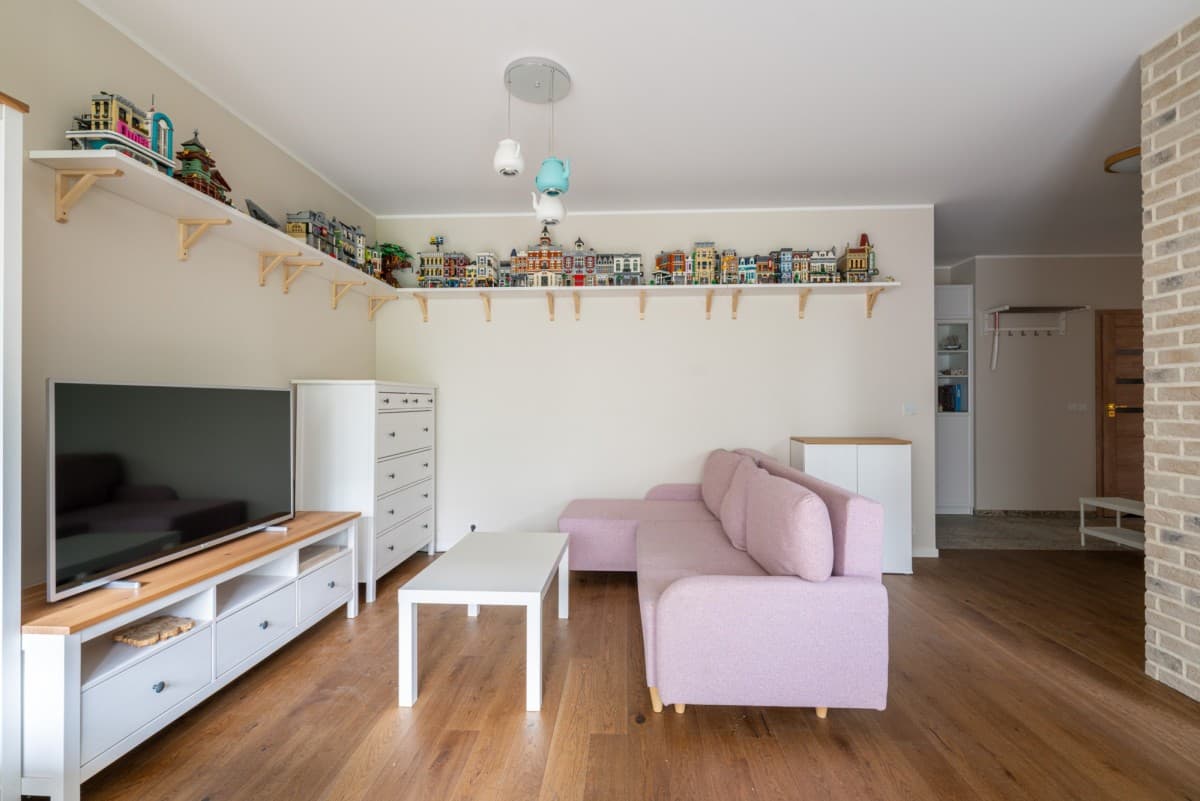 Spacious 4-room apartment with private gardens – 4