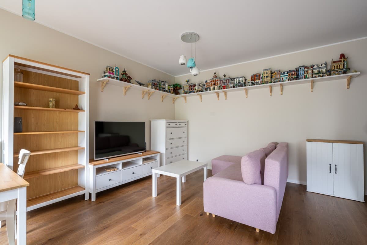 Spacious 4-room apartment with private gardens – 5