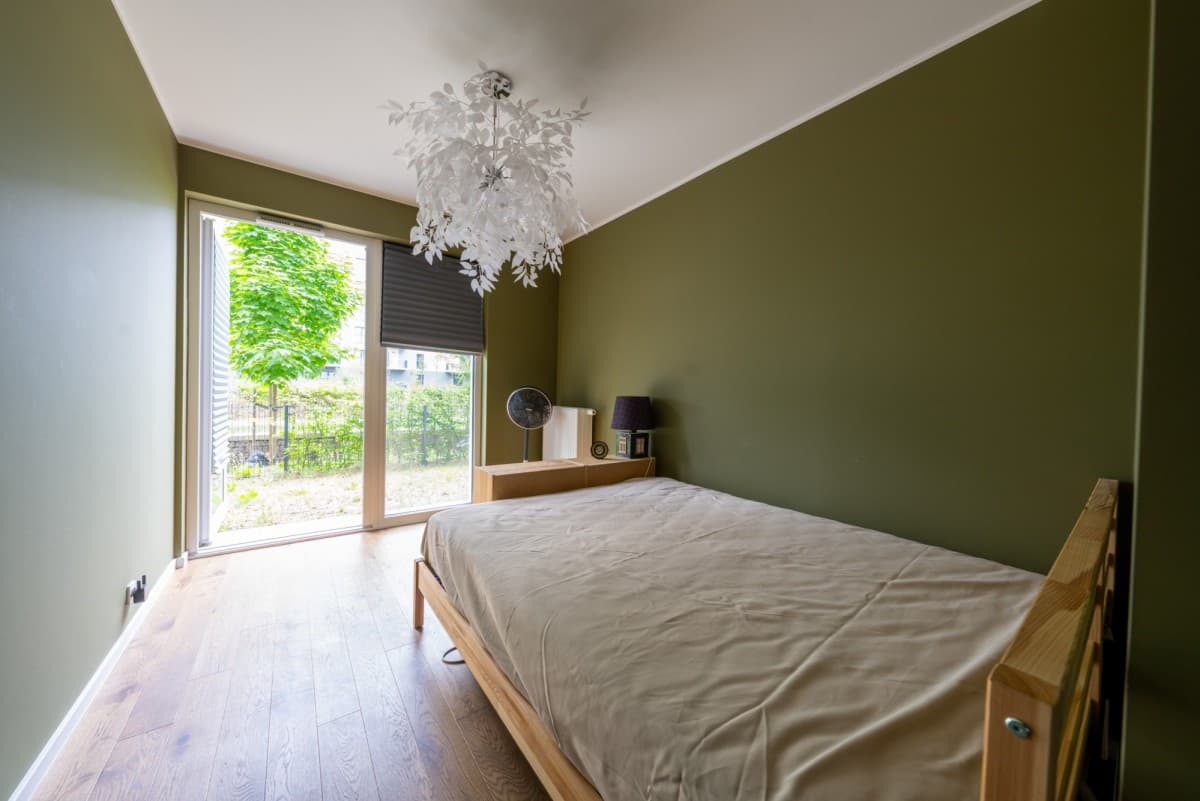 Spacious 4-room apartment with private gardens – 9