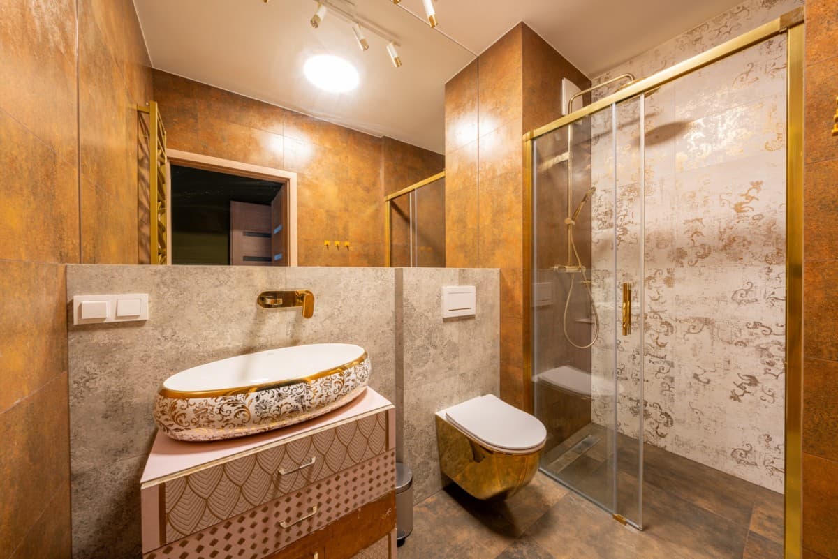 Spacious 4-room apartment with private gardens – 10