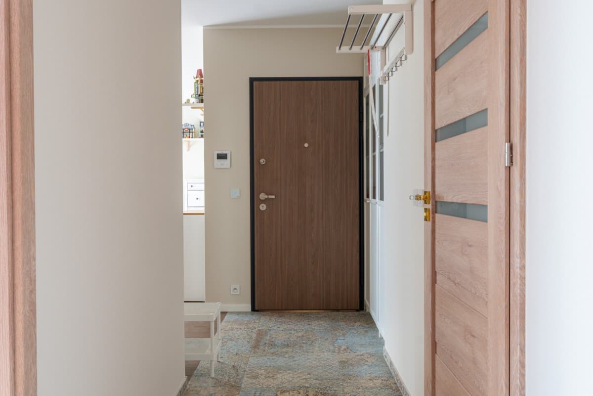 Spacious 4-room apartment with private gardens – 12