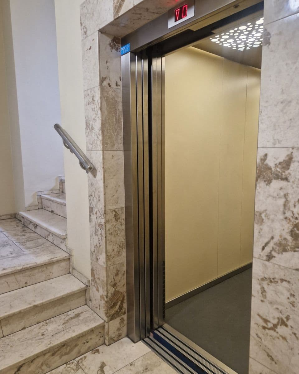 Komfortowe mieszkanie 2 minuty od Metra – 11