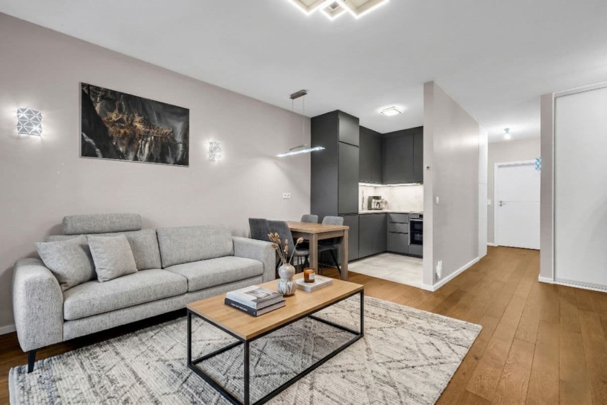 Modern 3-room apartment with balcony in Wola – 2