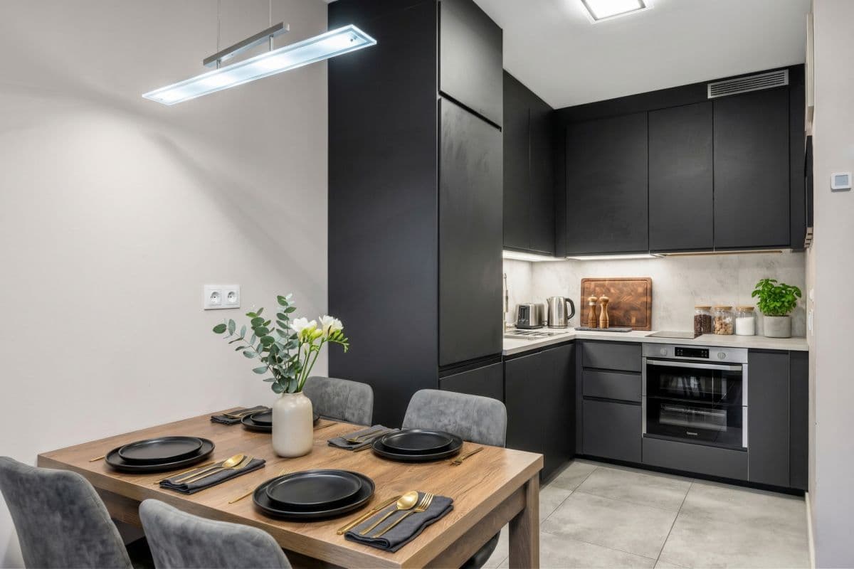 Modern 3-room apartment with balcony in Wola – 4