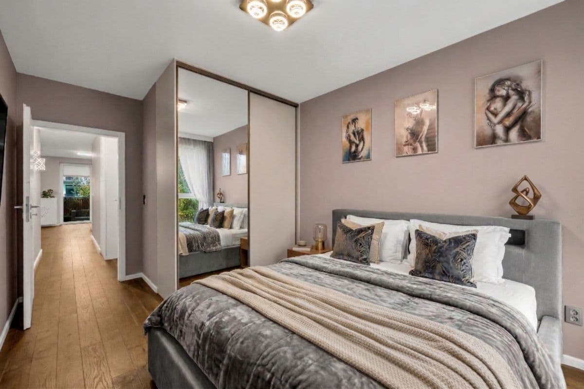 Modern 3-room apartment with balcony in Wola – 6
