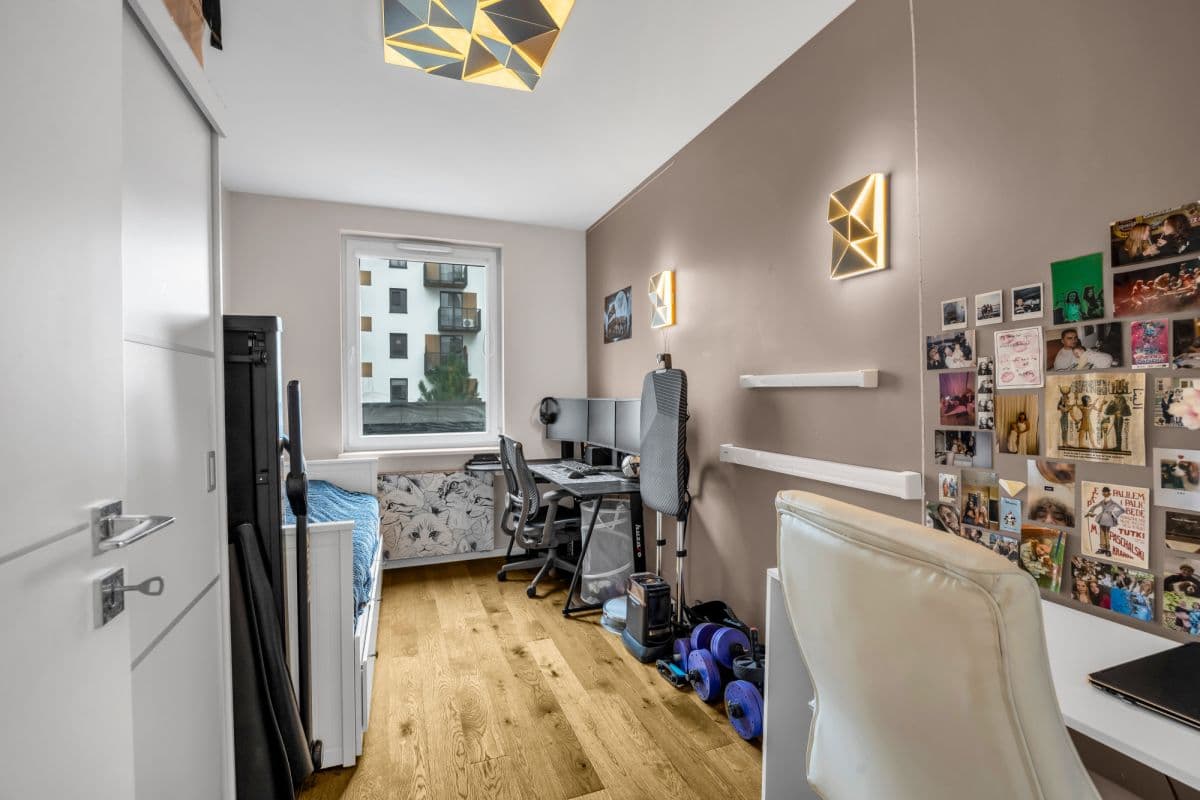 Modern 3-room apartment with balcony in Wola – 10