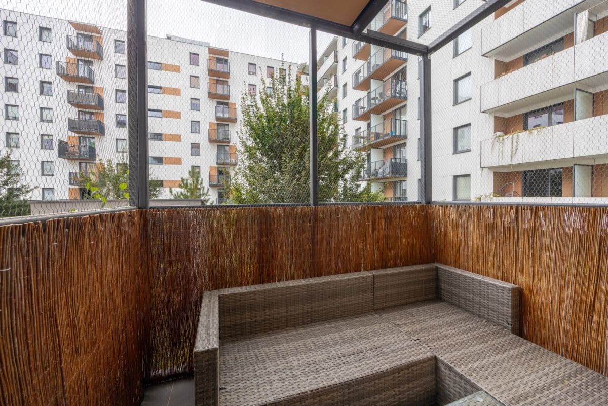 Modern 3-room apartment with balcony in Wola – 11