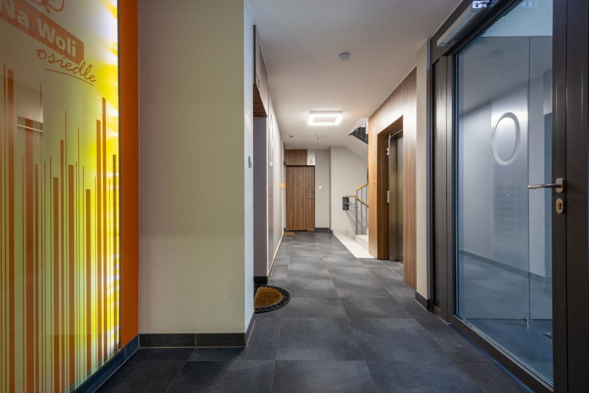 Modern 3-room apartment with balcony in Wola – 12