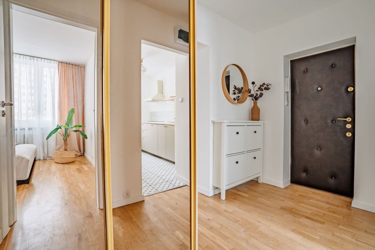 Comfortable 2-room apartment with loggia in Gocławek – 10