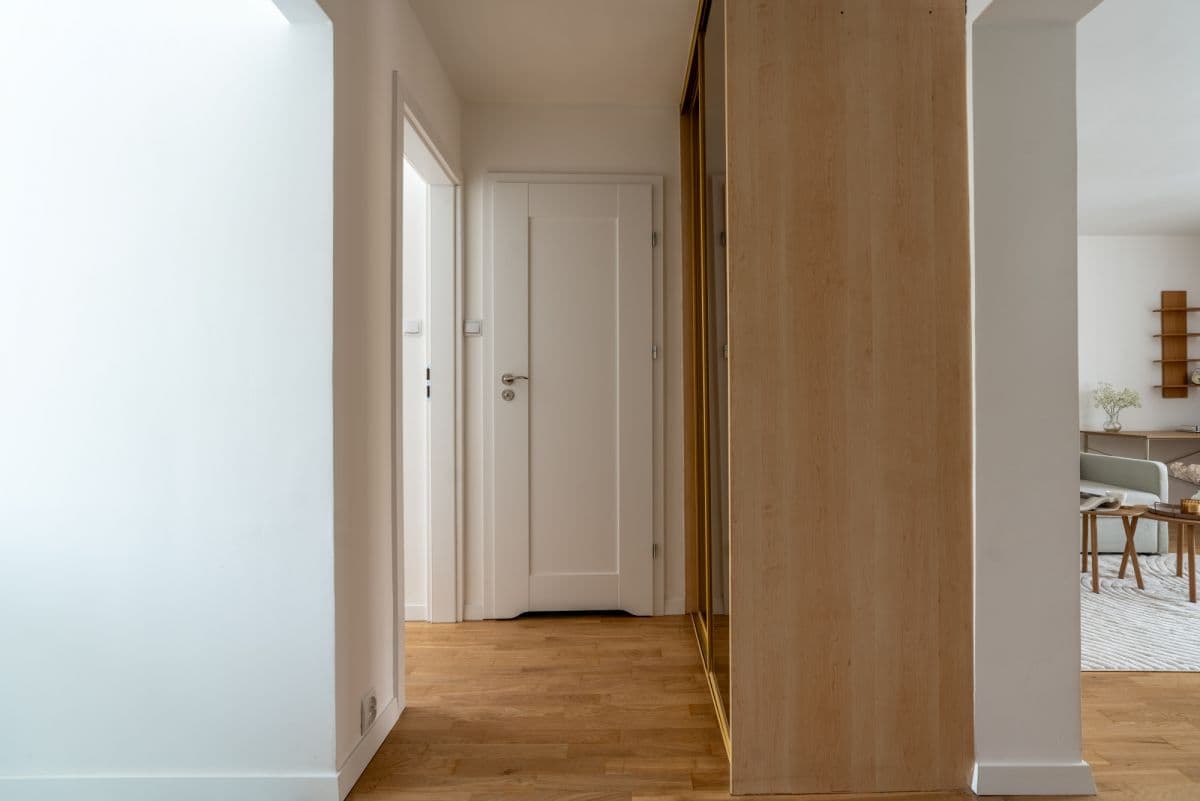 Comfortable 2-room apartment with loggia in Gocławek – 11