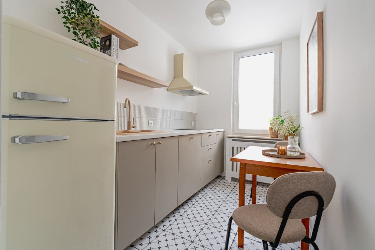 Comfortable 2-room apartment with loggia in Gocławek – 15