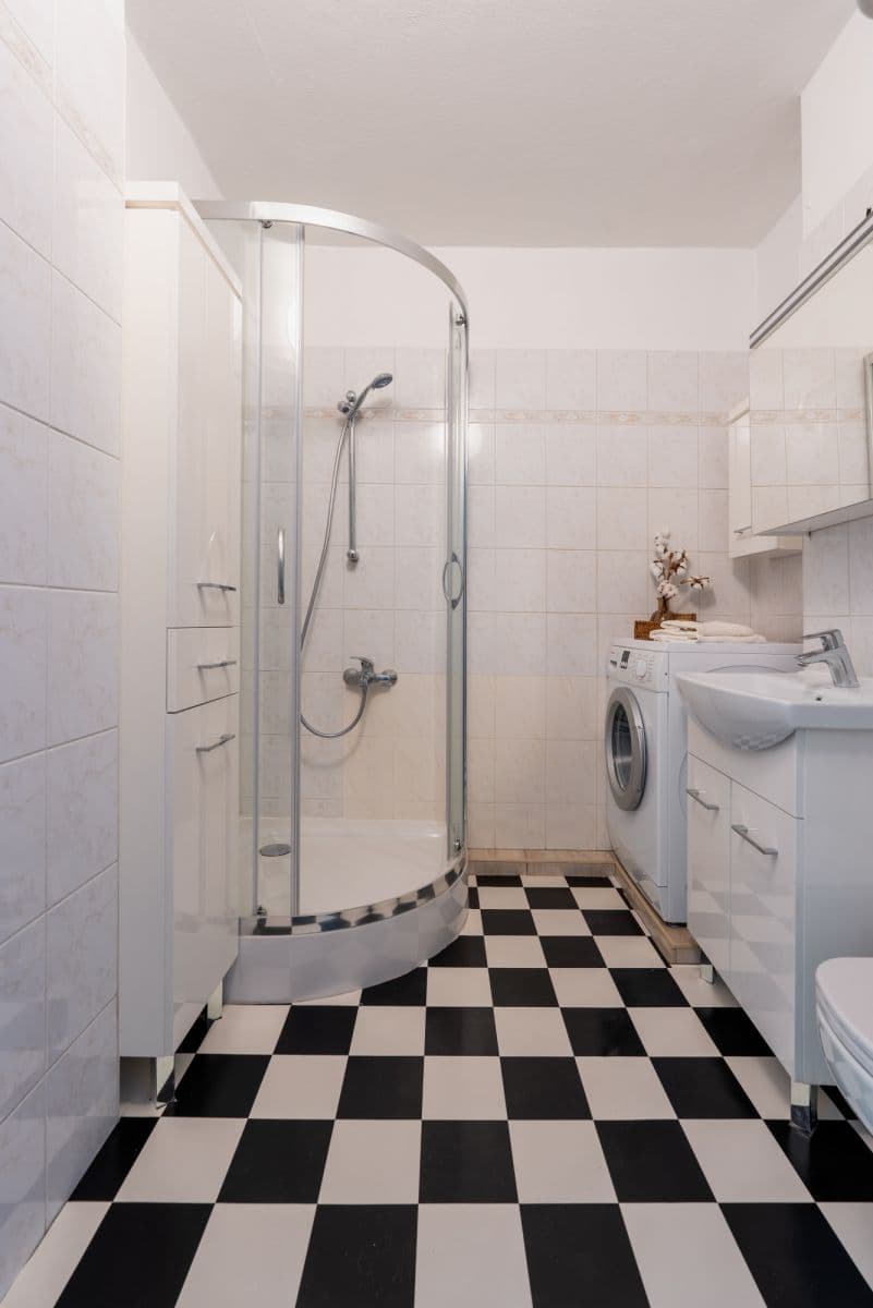 Comfortable 2-room apartment with loggia in Gocławek – 19