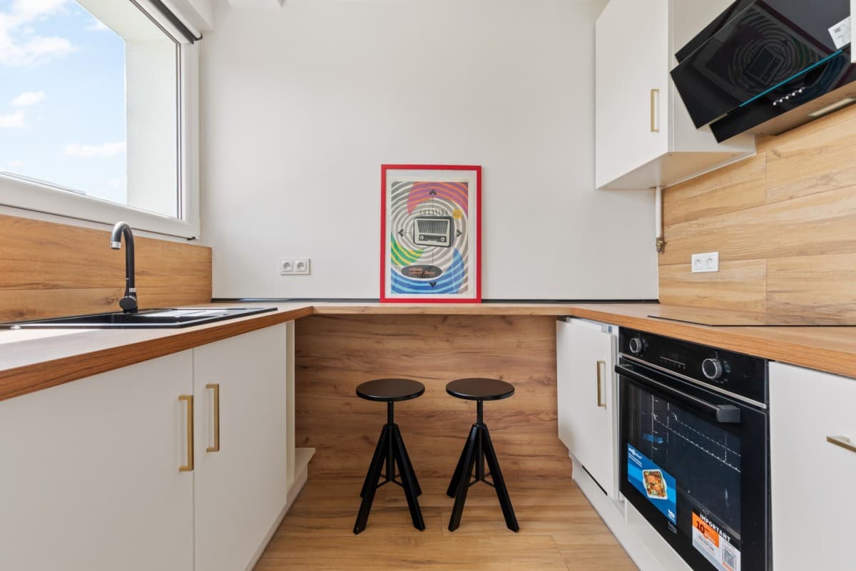 Stylish studio with park views and modern amenities – 5