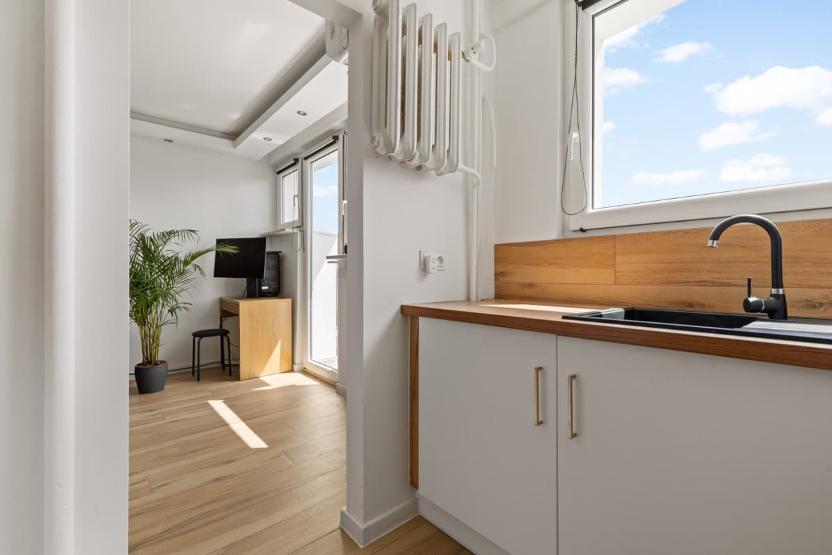 Stylish studio with park views and modern amenities – 7