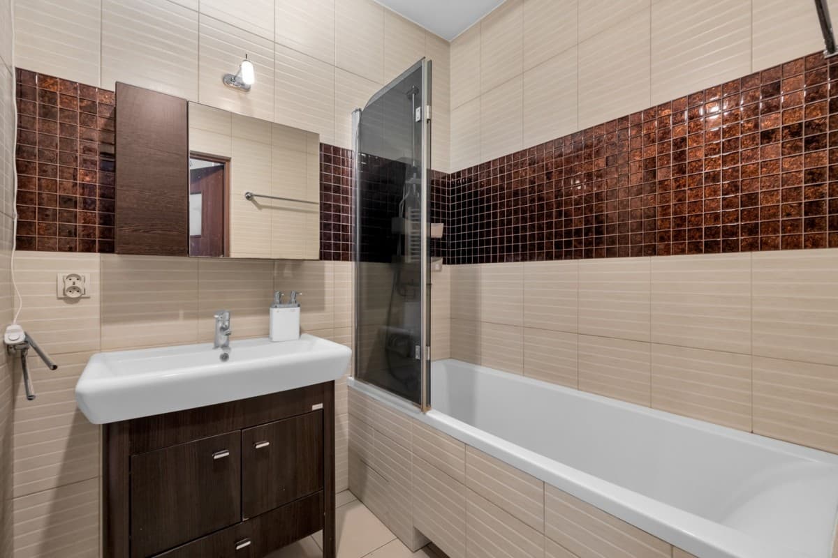 Modern 2-room apartment with garage in Wola – 11
