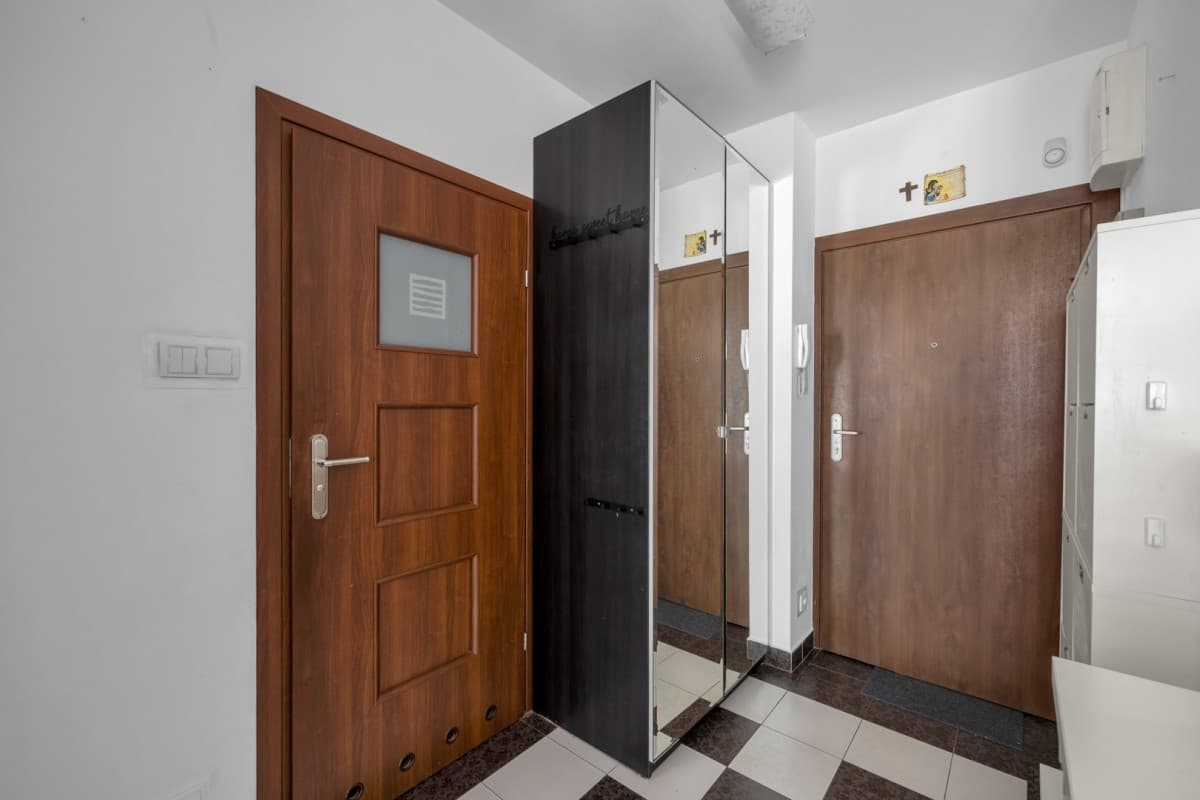 Modern 2-room apartment with garage in Wola – 13