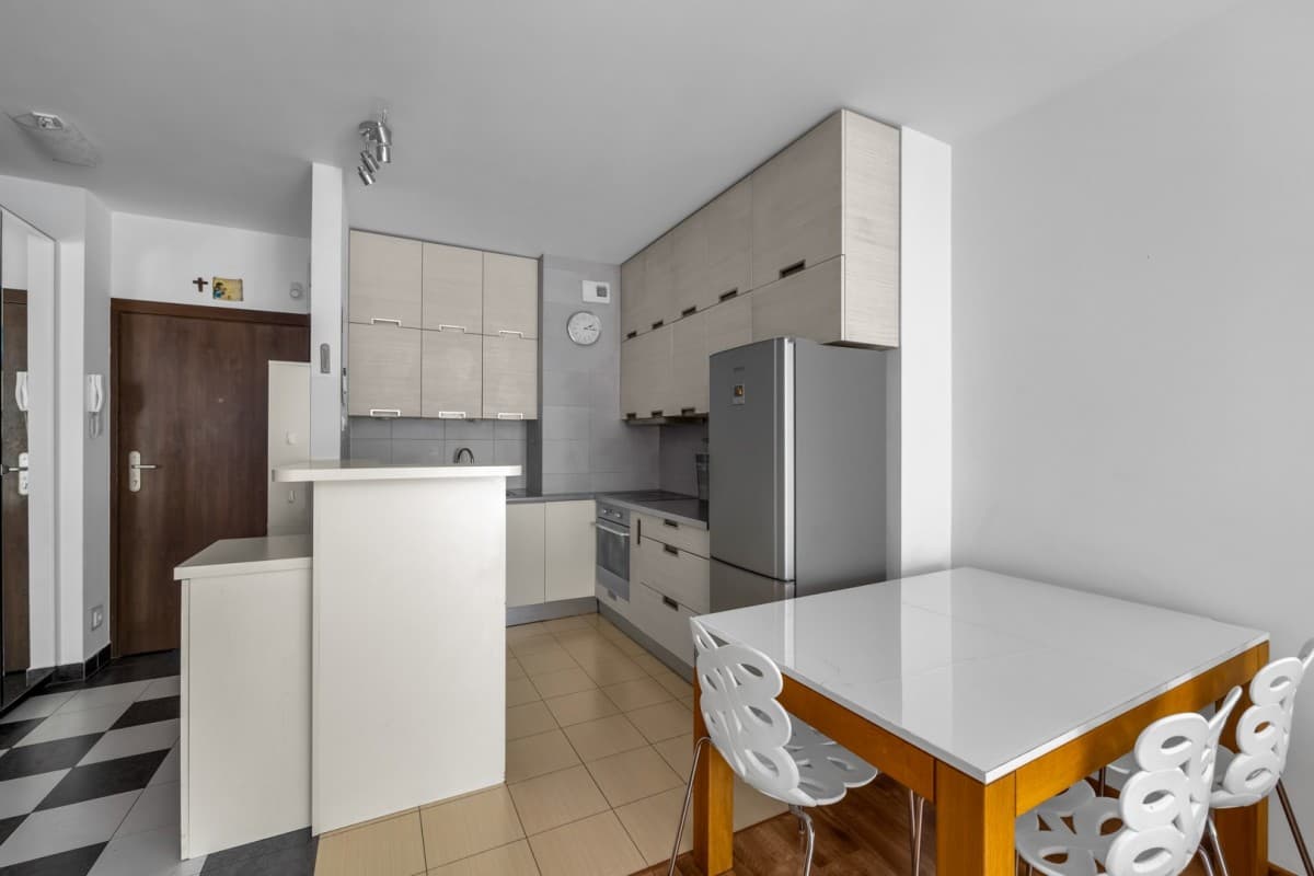 Modern 2-room apartment with garage in Wola – 6