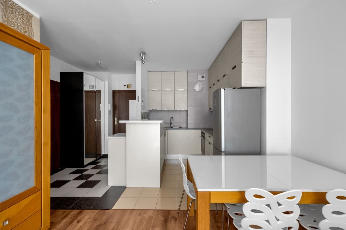 Modern 2-room apartment with garage in Wola – 7