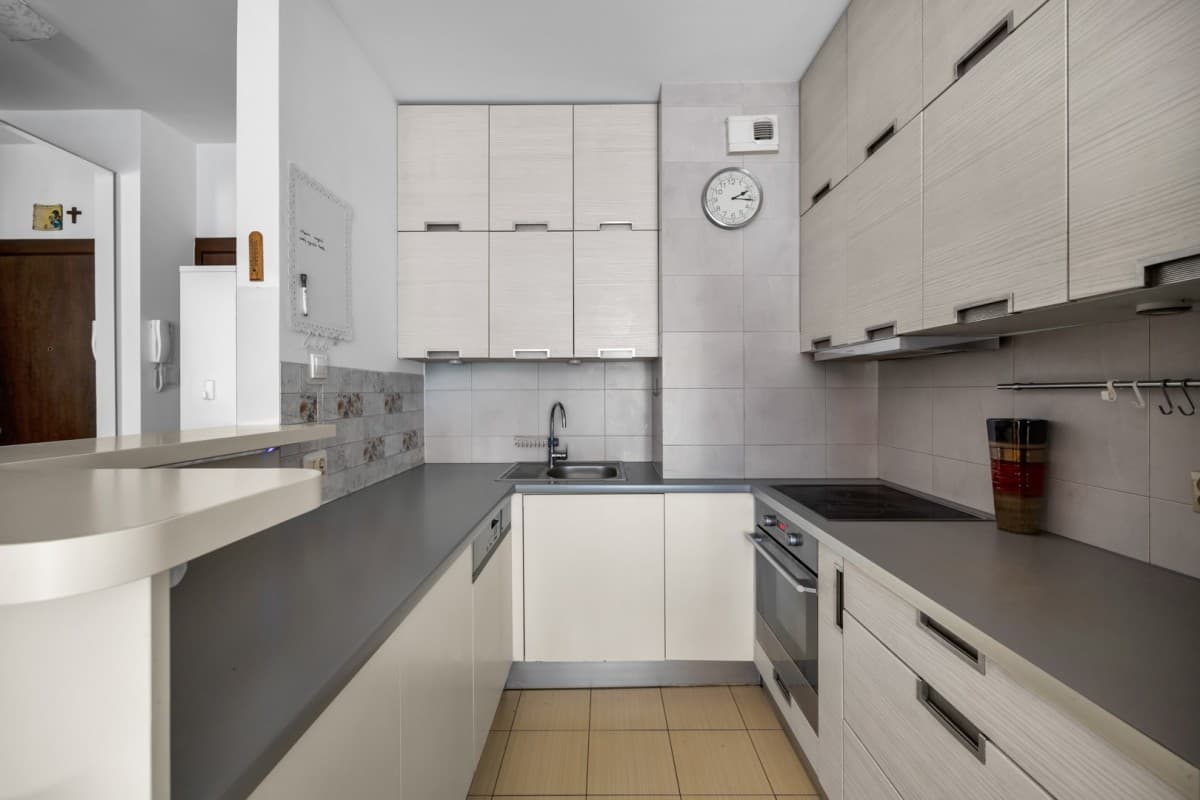 Modern 2-room apartment with garage in Wola – 8