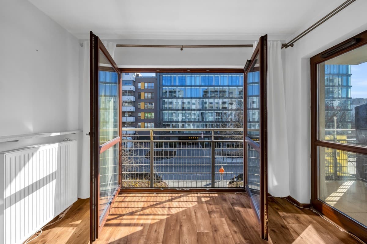 Modern 2-room apartment with garage in Wola – 9