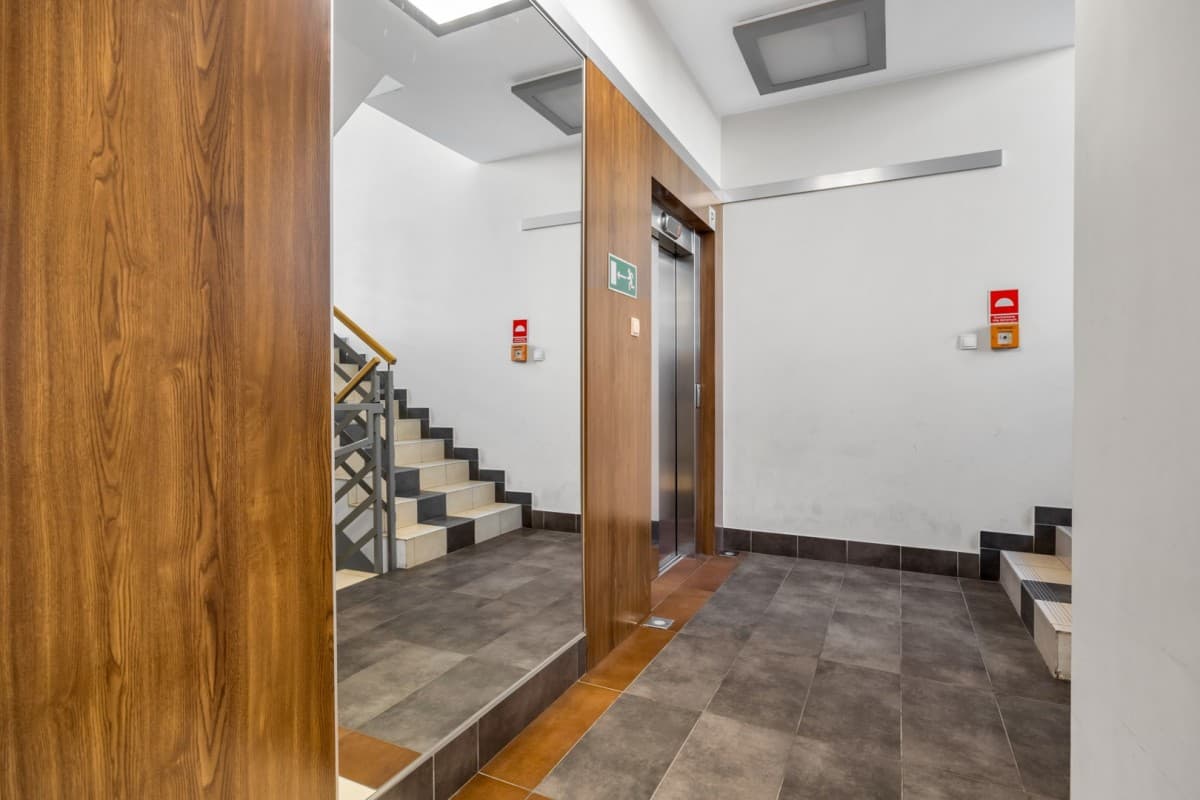 Modern 2-room apartment with garage in Wola – 14