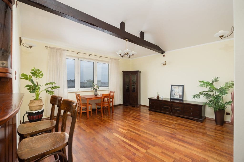 Spacious 4-room apartment with impressive ceiling height – 7