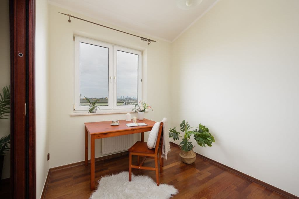 Spacious 4-room apartment with impressive ceiling height – 10