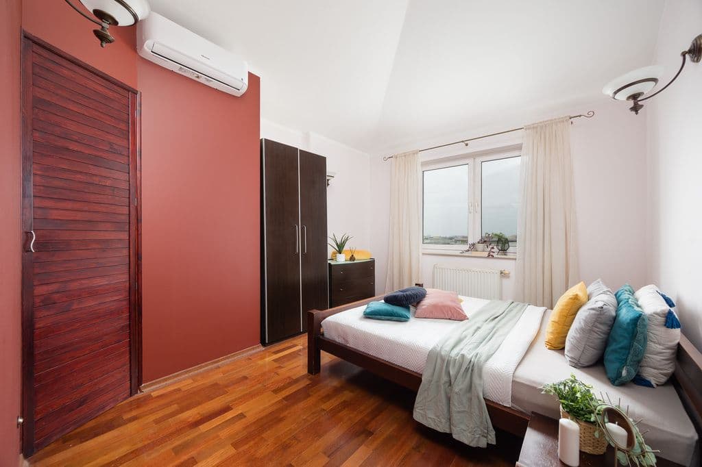 Spacious 4-room apartment with impressive ceiling height – 13