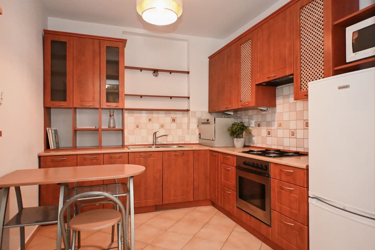 Spacious one-bedroom apartment with separate wardrobe – 4
