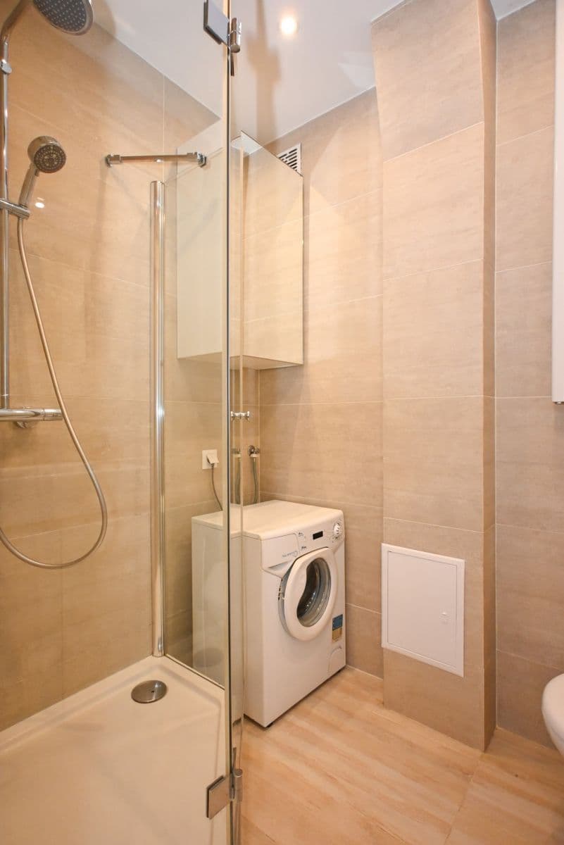 Spacious one-bedroom apartment with separate wardrobe – 6