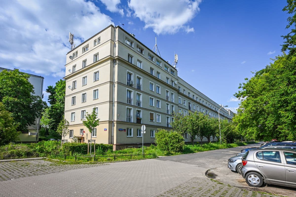 Spacious one-bedroom apartment with separate wardrobe – 7