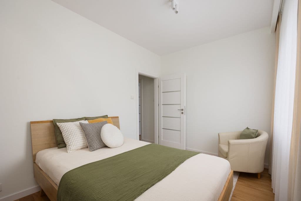 Modern 4-room apartment with green views in Mokotów – 11