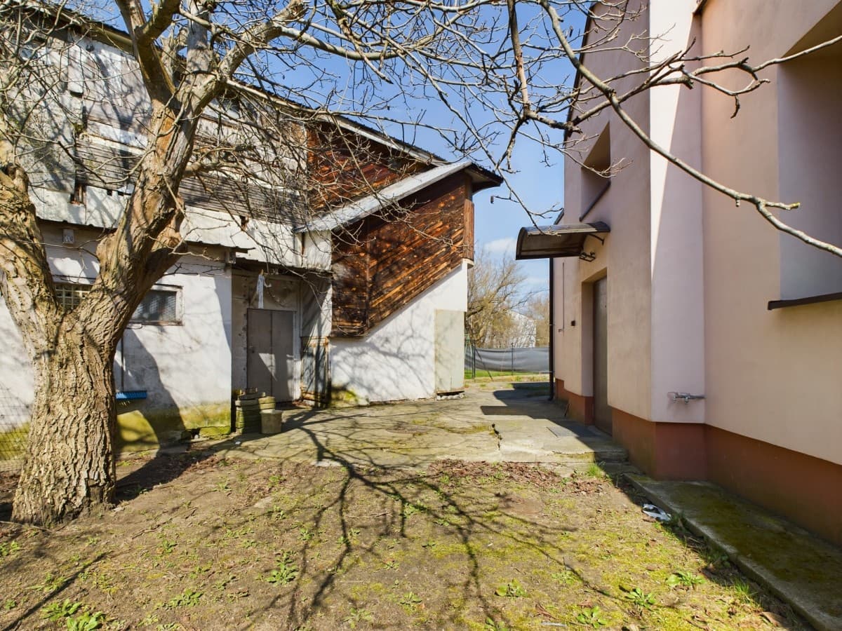 Versatile property with two residential buildings in Rembertów – 2