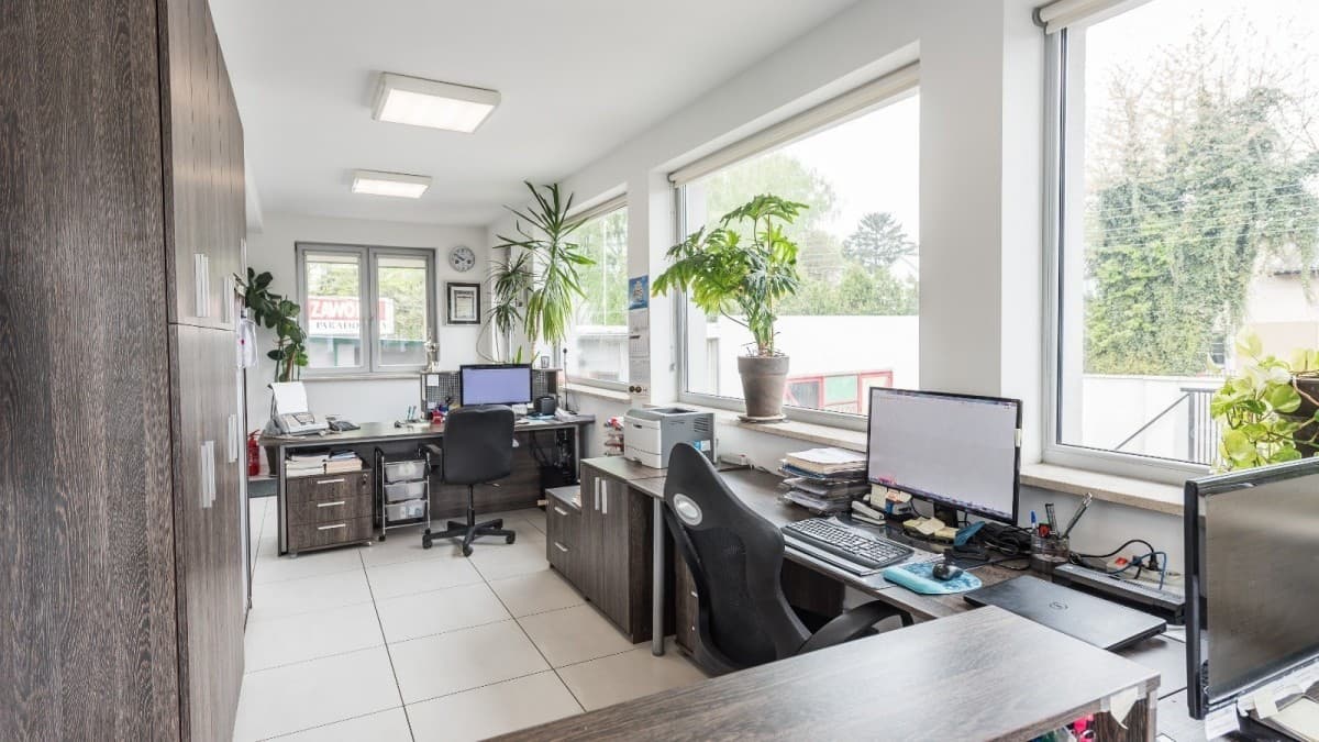 Investment property with office and warehouse space – 7
