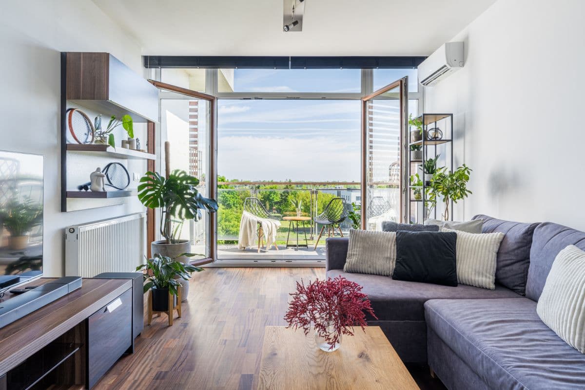 Bright 70 m² apartment with balcony in Ursus – 1