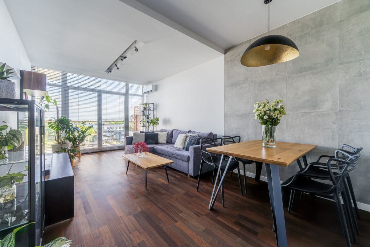 Bright 70 m² apartment with balcony in Ursus – 2