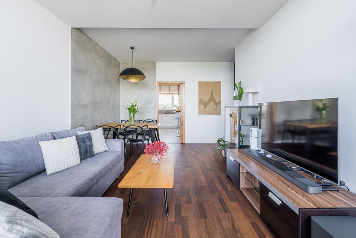 Bright 70 m² apartment with balcony in Ursus – 5