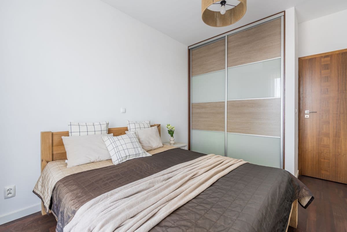 Bright 70 m² apartment with balcony in Ursus – 9