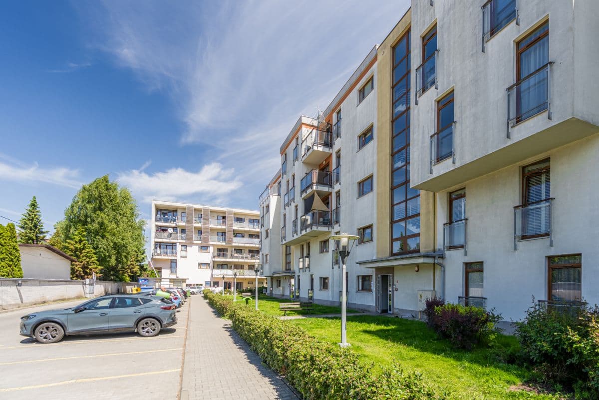 Bright 70 m² apartment with balcony in Ursus – 19