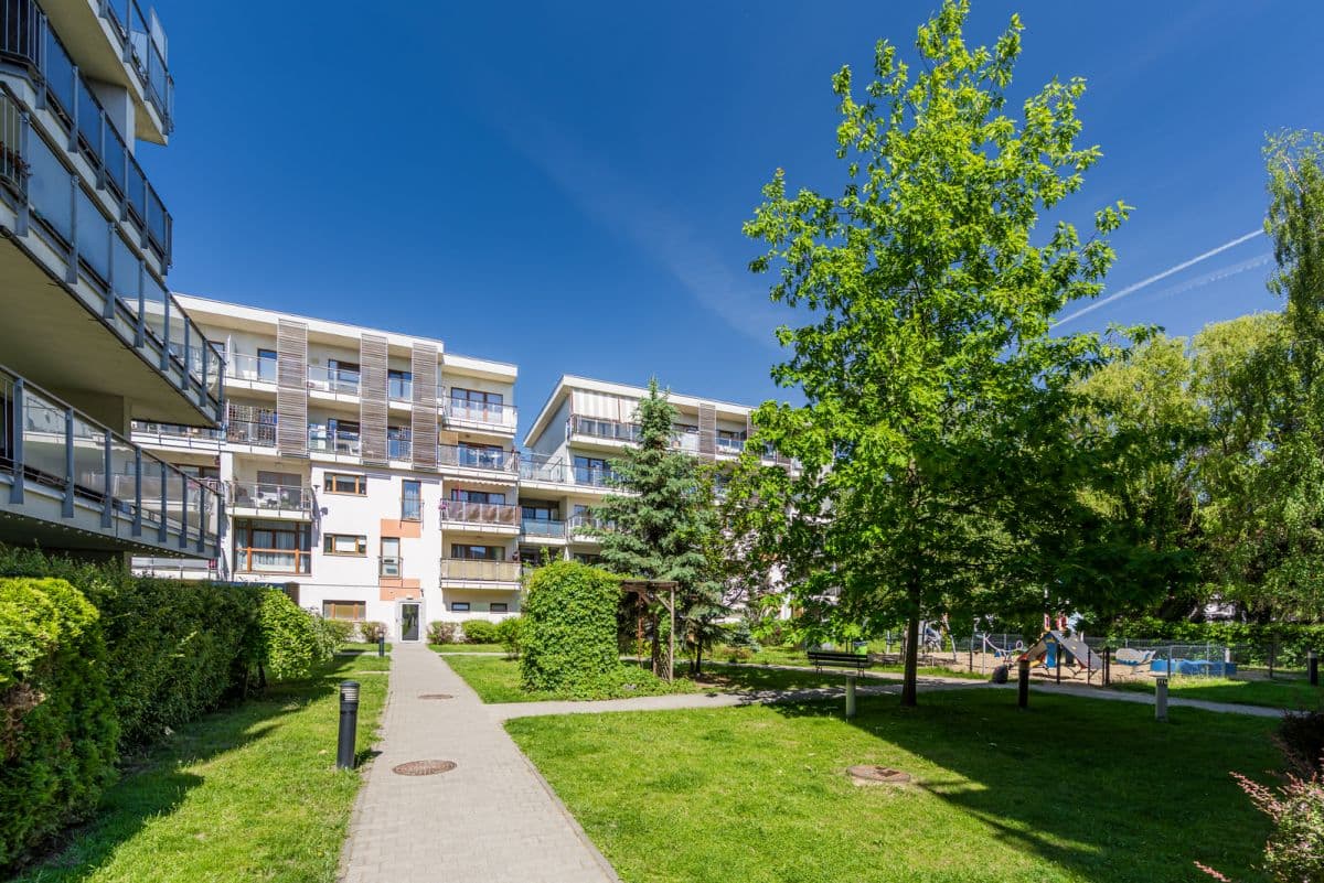 Bright 70 m² apartment with balcony in Ursus – 20