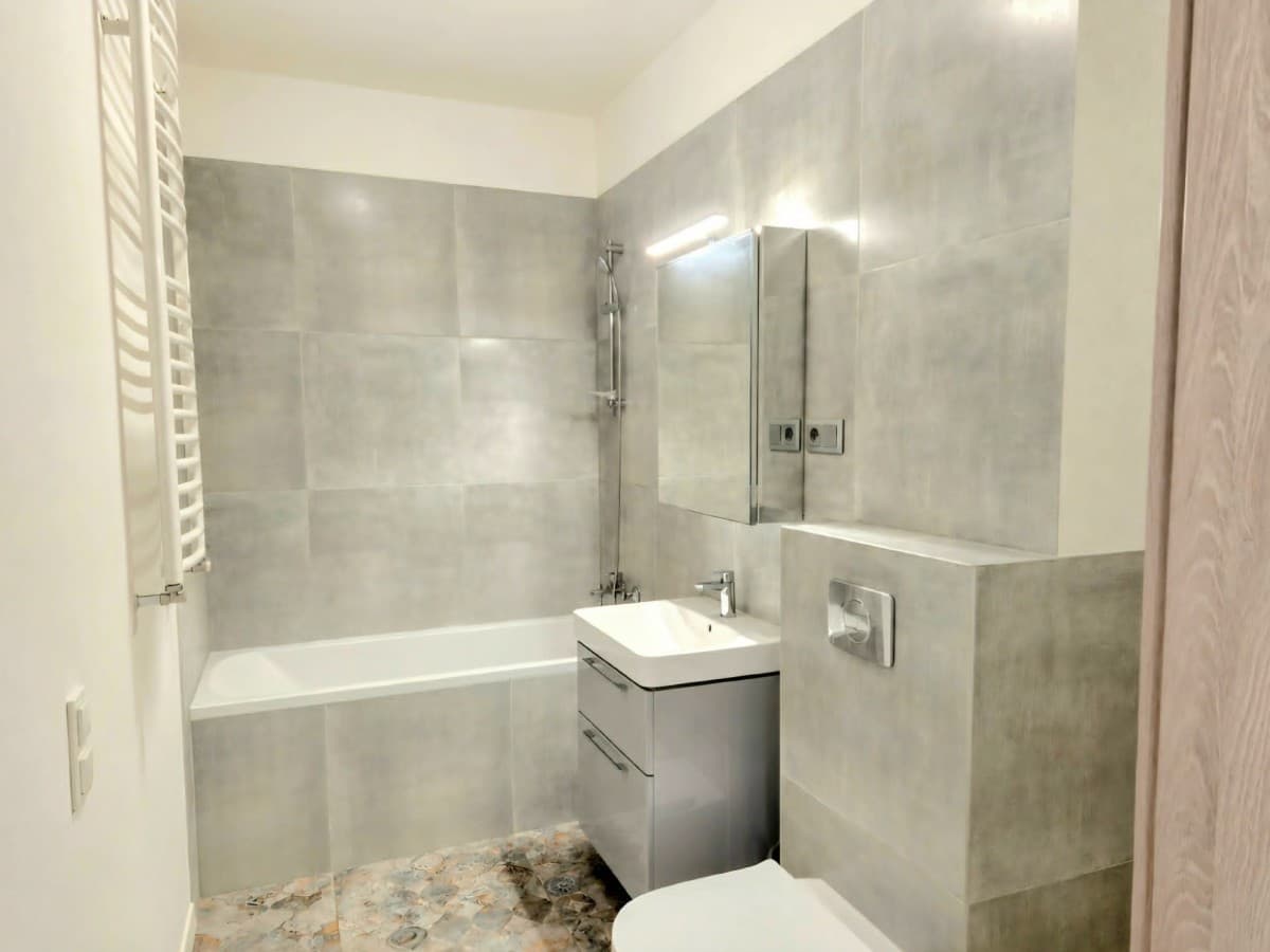 Modern 2-room apartment with private garden in Włochy – 5