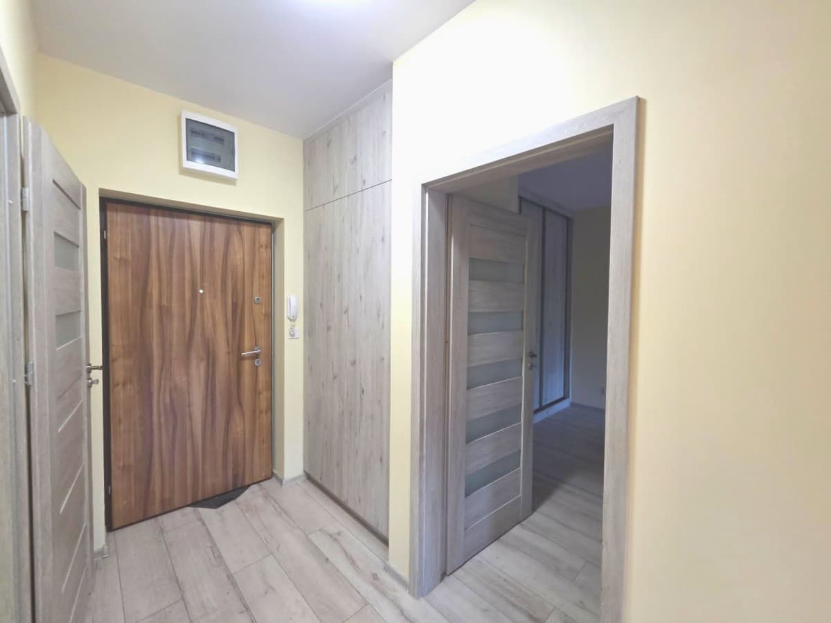 Modern 2-room apartment with private garden in Włochy – 6