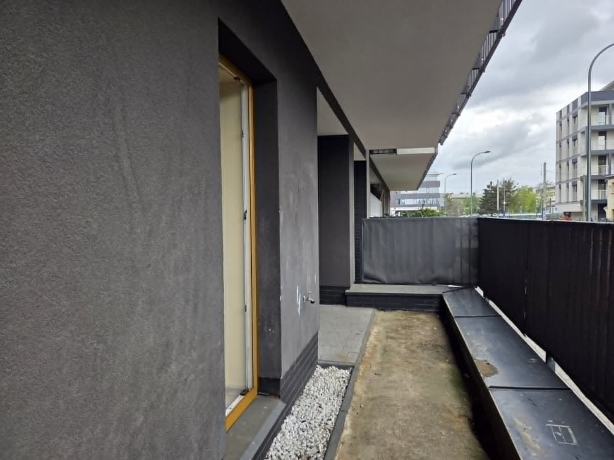 Modern 2-room apartment with private garden in Włochy – 8